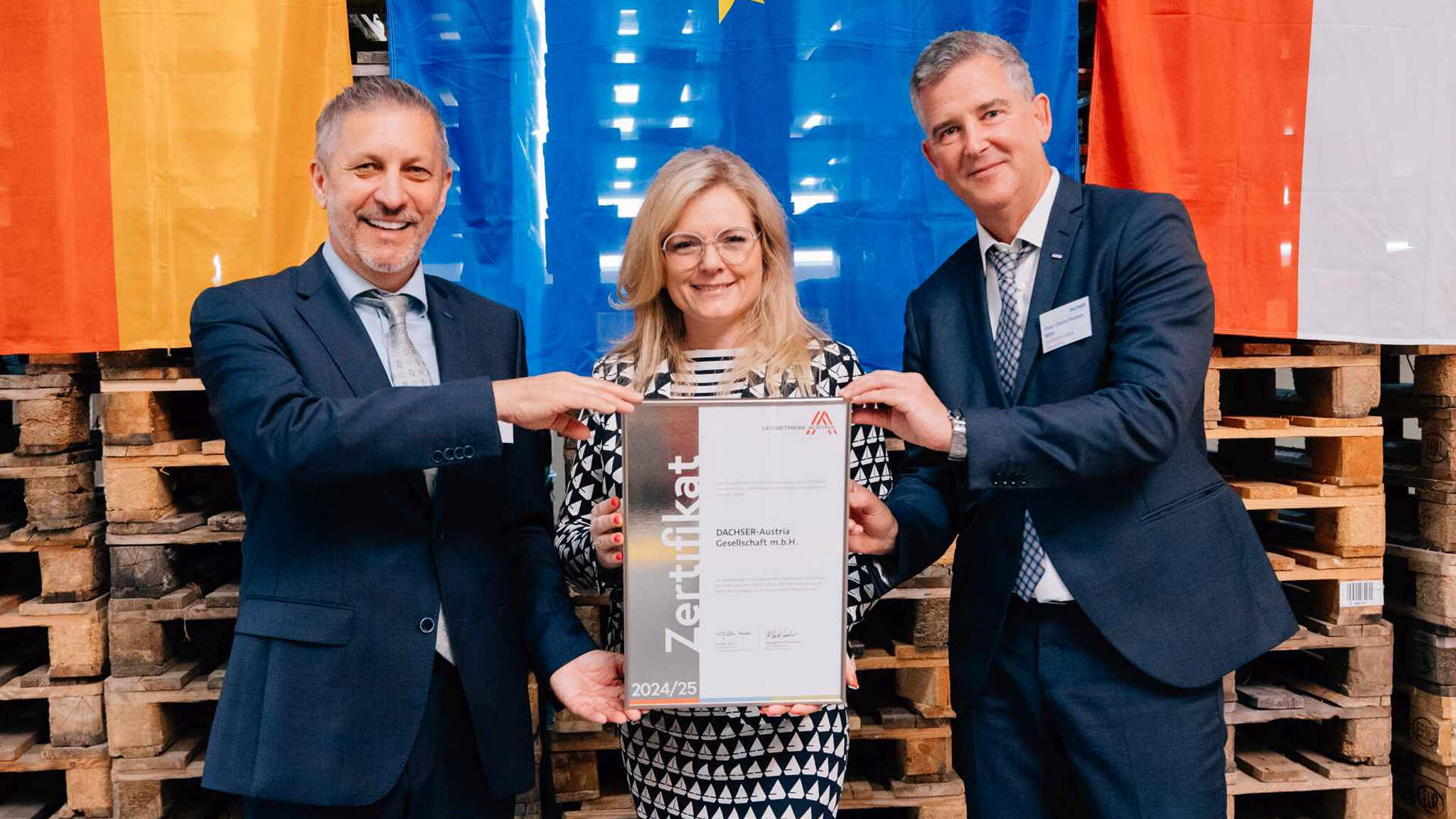 Od lewej: Günter Hirschbeck, Managing Director European Logistics DACHSER Austria, Monica Rintersbacher, Managing Director w LeitbetriebeAustria oraz Peter Deutschbauer, Managing Director Air & Sea Logistics na Europę Wschodnią i Austrię.