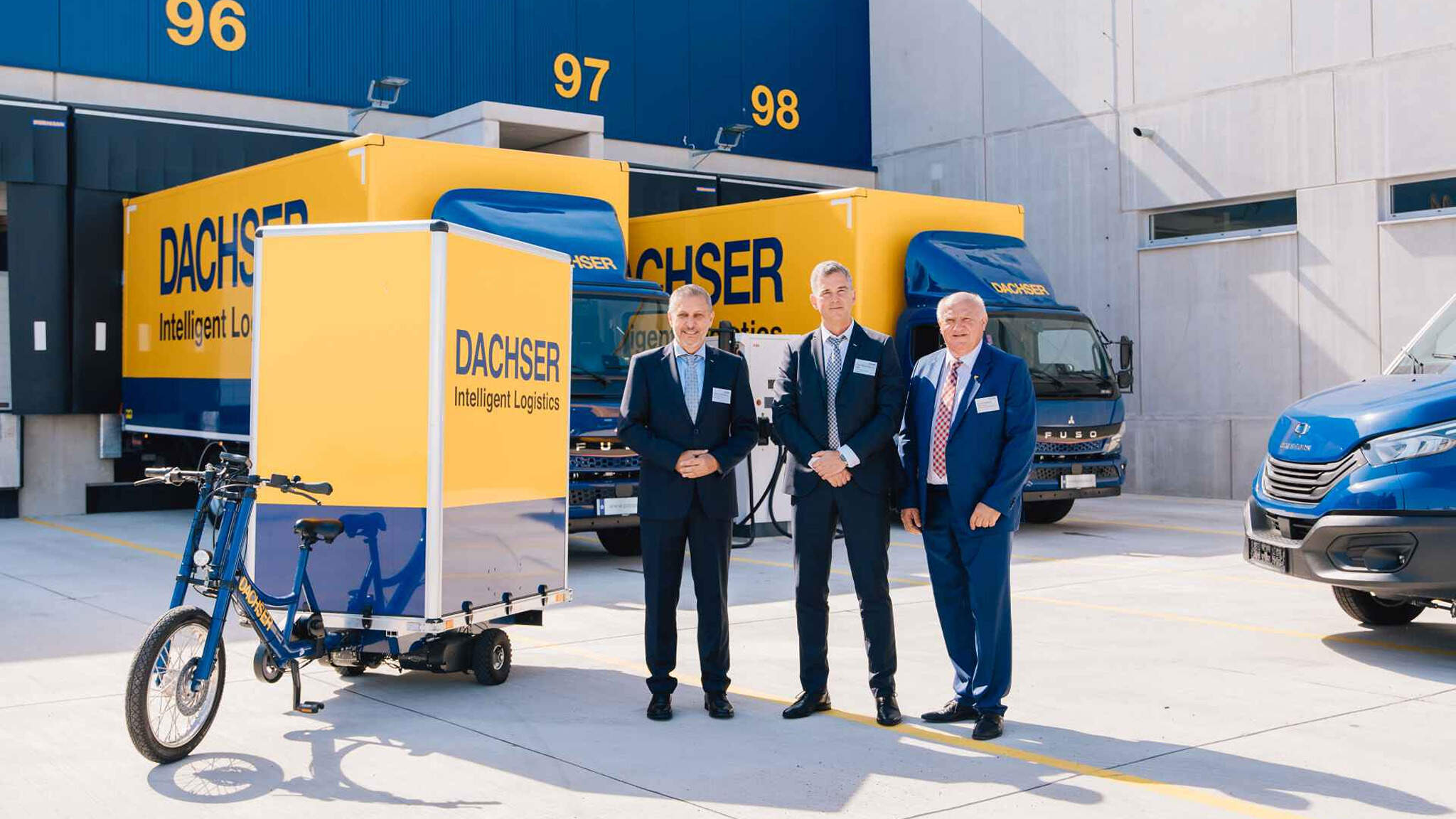 Od lewej: Günter Hirschbeck, Managing Director European Logistics w DACHSER Austria; Peter Deutschbauer, Managing Director Air & Sea Logistics na Europę Wschodnią i Austrię oraz Ernst Wendl, Burmistrz Himberg